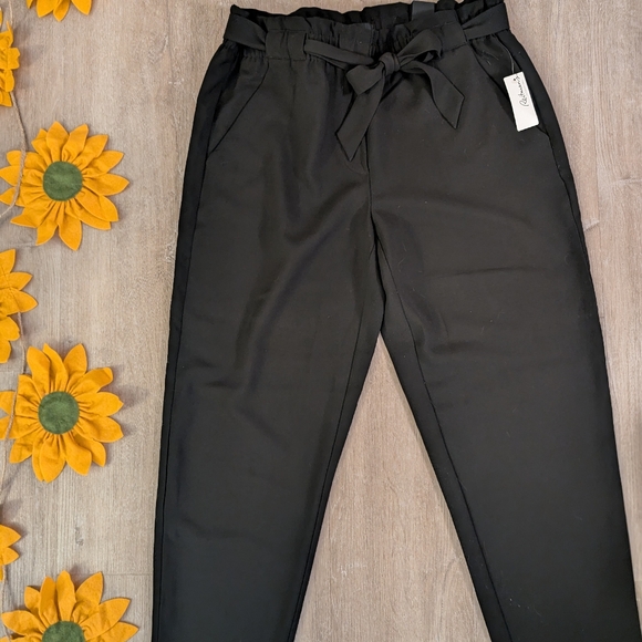 Reitmans, black, high waisted, cropped pants, size 8 - Picture 2 of 5